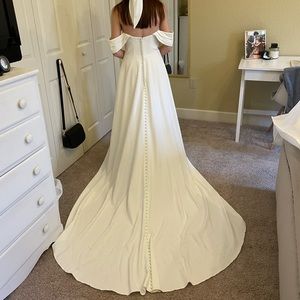 Brand new wedding dress, never worn!